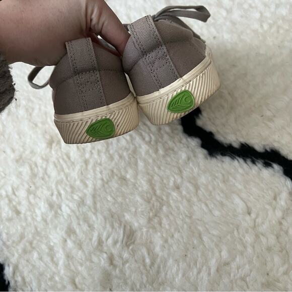 Cariuma Oca Low Grey Canvas Sneakers - Picture 7 of 13